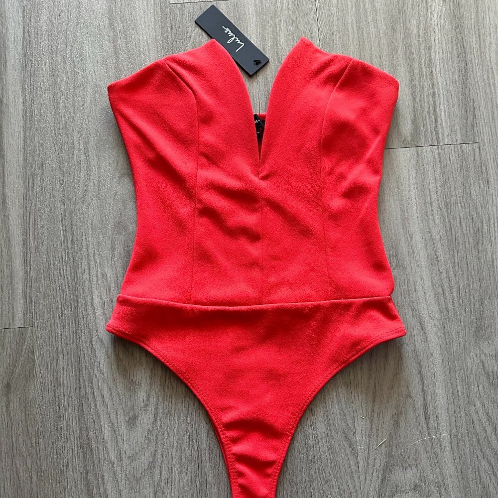 Lulu's Babe Alert Red Notched Strapless Bodysuit